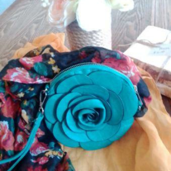 Scarf - Picture 2 of 2